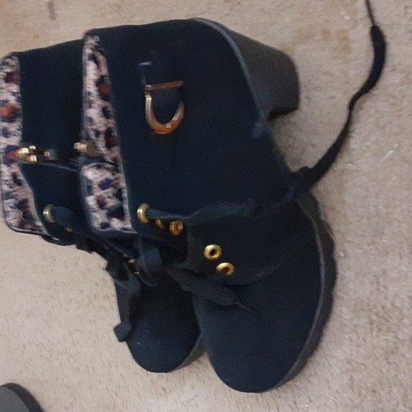 Shoes and boots and Sandal all size 7 to 7 1/2 - Picture 12 of 16